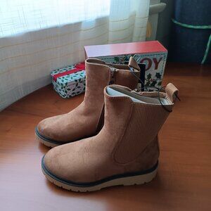 NWT Girls Cognac Laurel Chelsea Bootie by Art Class